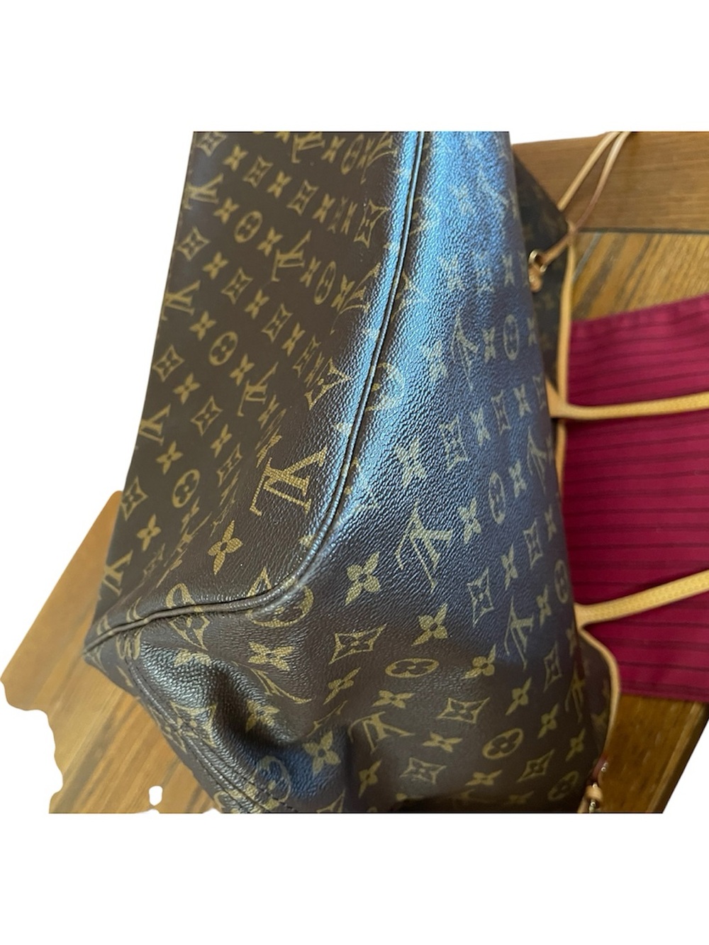 Louis Vuitton Neverfull Monogram Tote GM - Picture 12 of 15